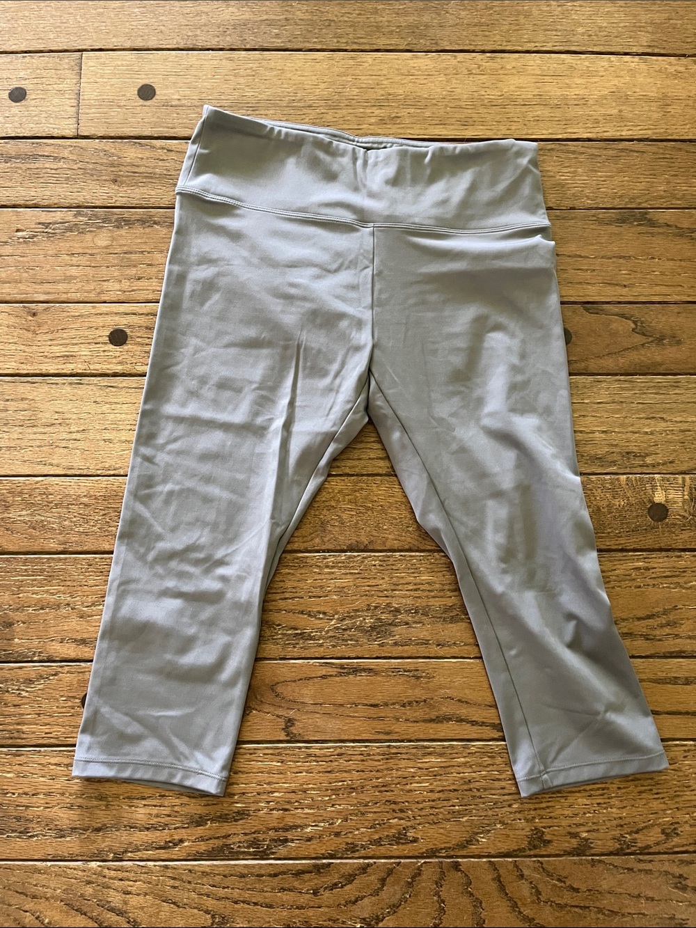 Women’s Light Gray Active Capri Leggings